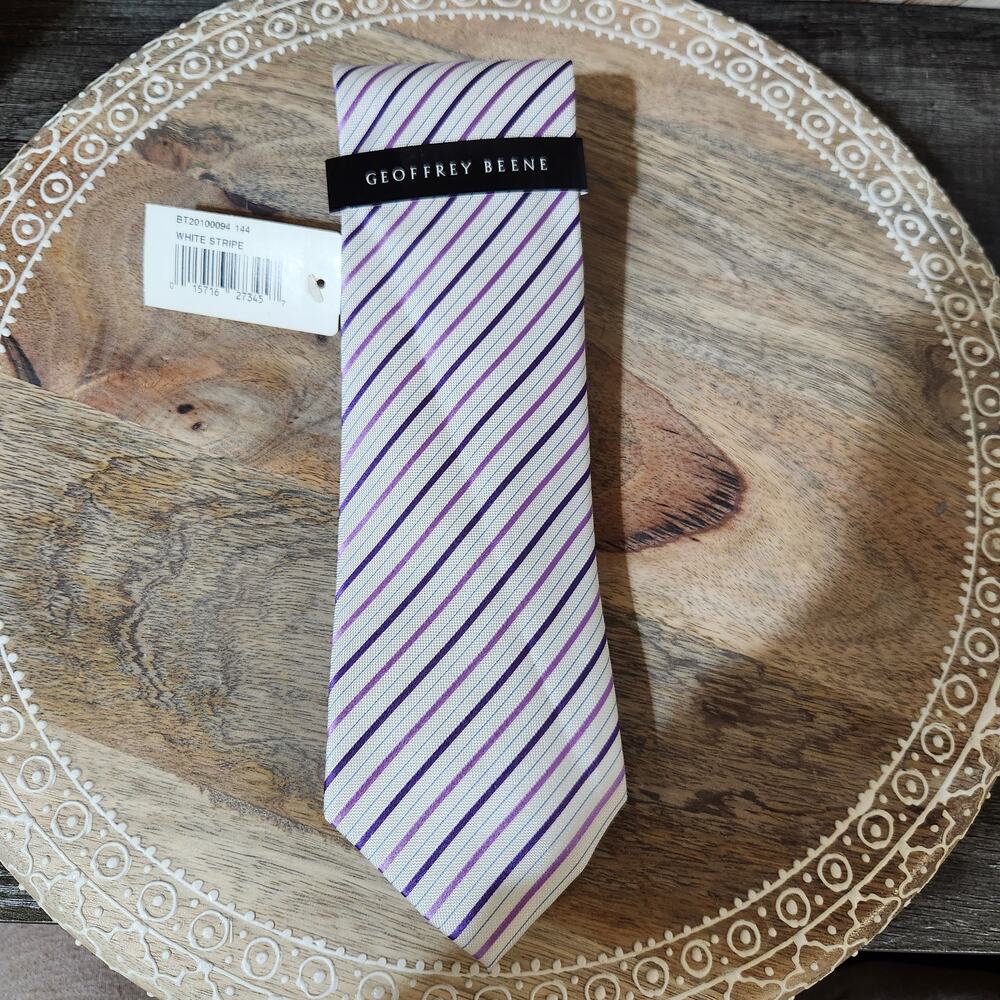 NWT Geoffrey Beene White Purple 100% Silk Striped Men's Pointed Tie OS